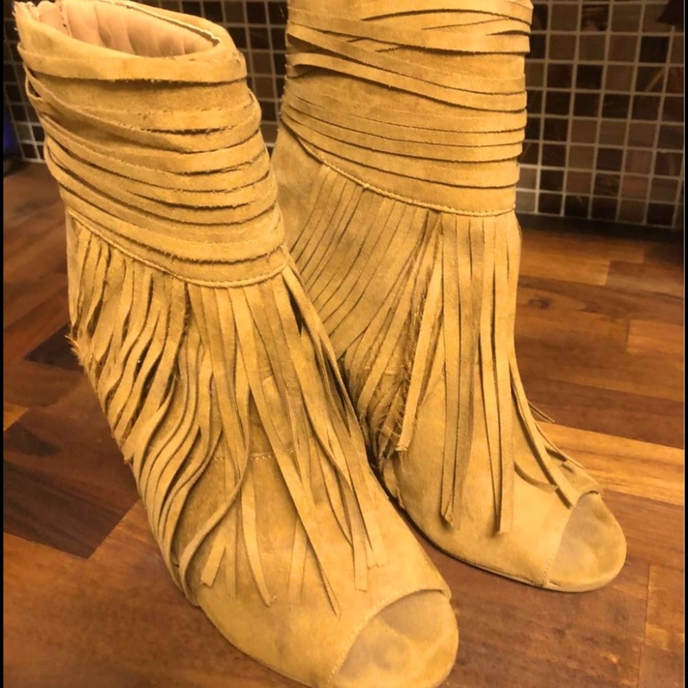 Cute trendy fringe peep toe ankle boot w stiletto heel